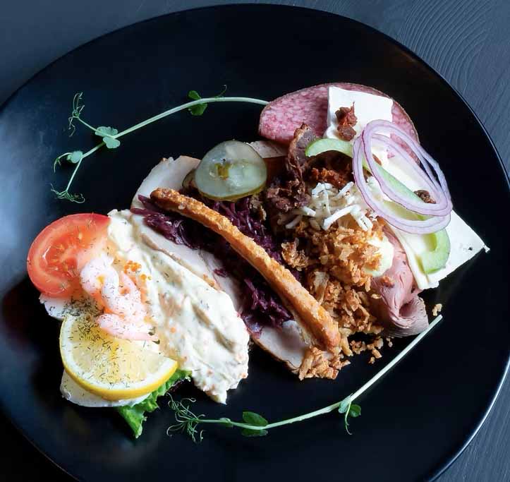 Tinas lille Danmark serverar dagens lunch i Tomelilla